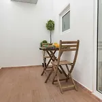 Principe Real: Elegant Flat With Terrace